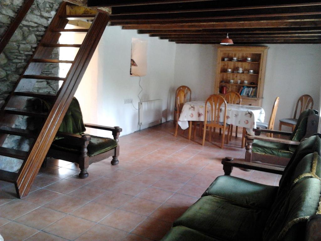 Westland Traditional Cottage Dated 1700'S Ardea Room photo