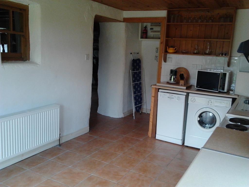 Westland Traditional Cottage Dated 1700'S Ardea Room photo
